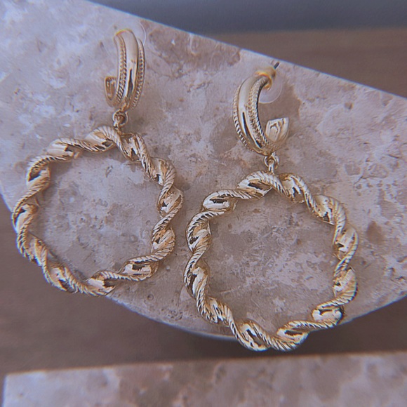 Tula Gold Hoop‎ Earrings - Picture 2 of 4